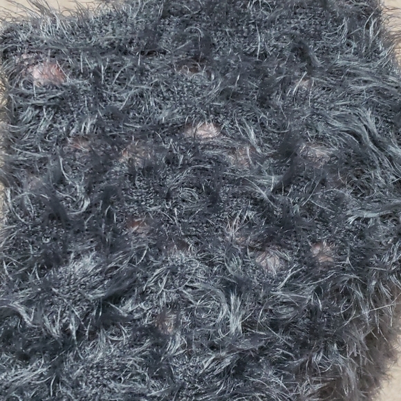 Guess s fuzzy webbed mesh unique top very soft stretchy - Picture 7 of 11